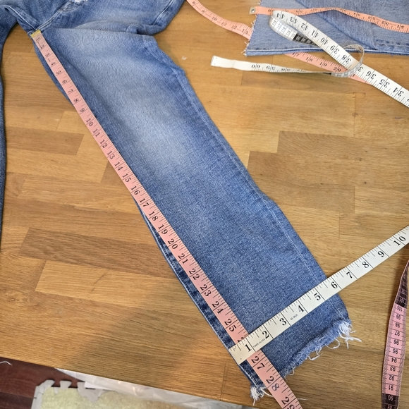 Mother 25×28 The Fly Cut Stunner Ankle Fray In Night On A Shiny White Vespa 25 - Picture 14 of 14